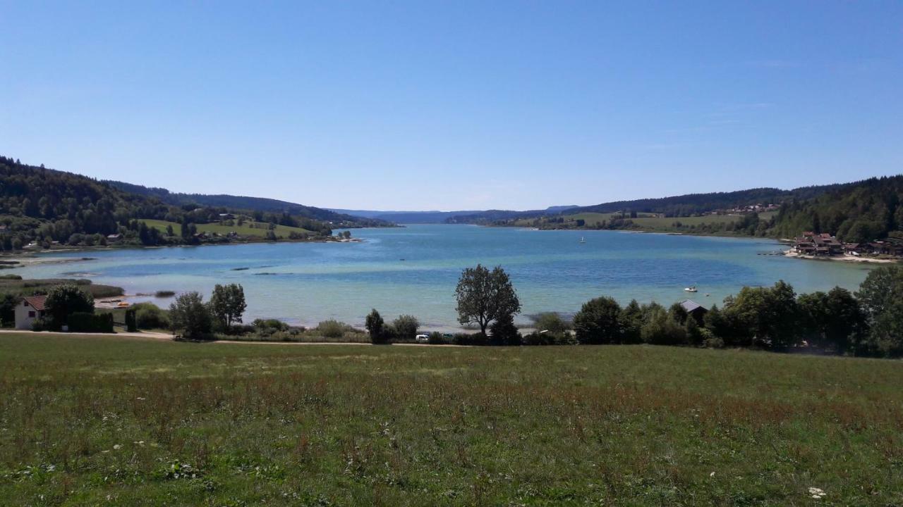 Le Charme Des 2 Lacs Malbuisson Buitenkant foto