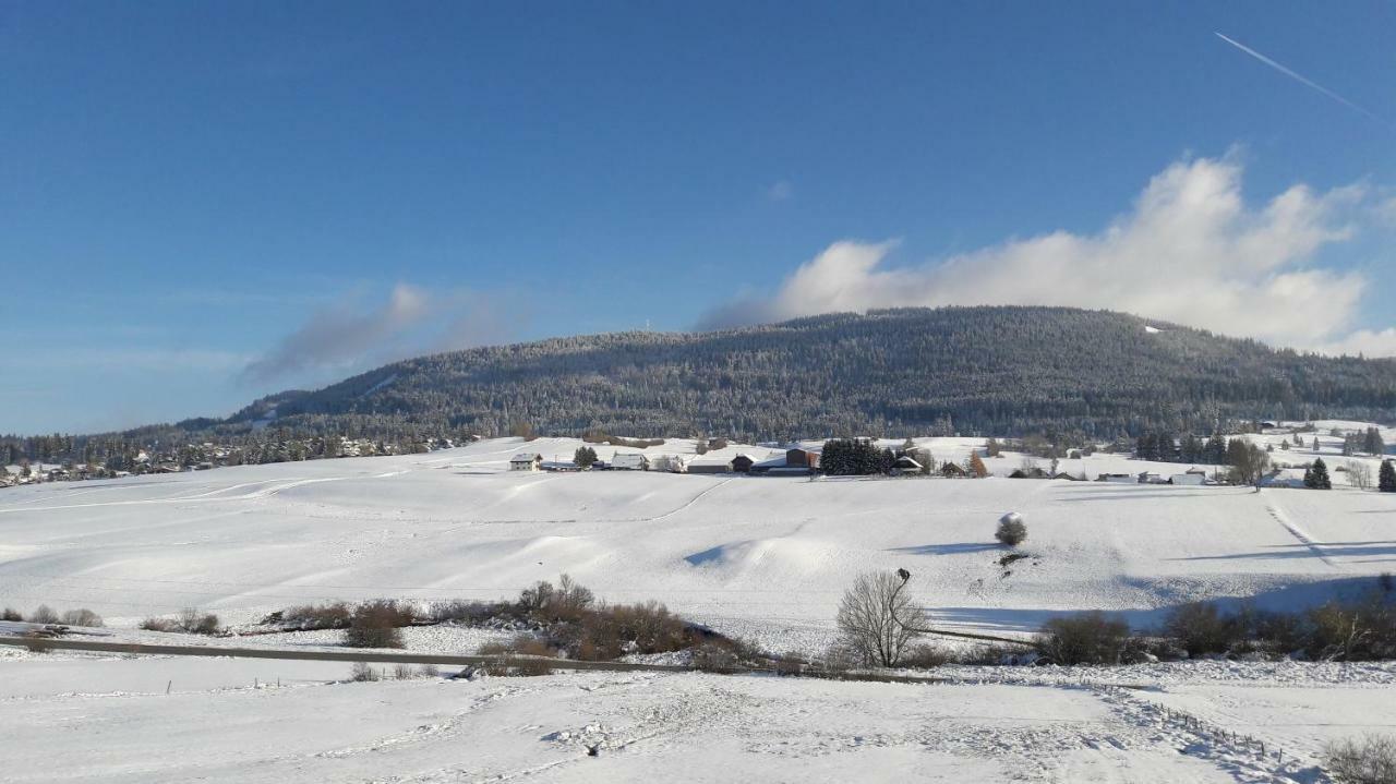 Le Charme Des 2 Lacs Malbuisson Buitenkant foto